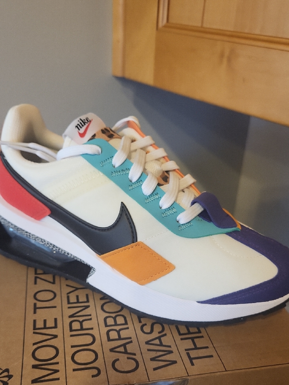 Nike Air Max Pre-day SE Summit White Black Women's 5.5 Medium. New Inbox.